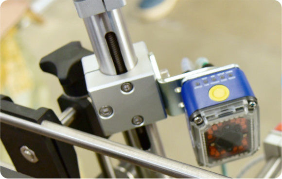 دستگاه پرکن مایعات اتوماتیک با دقت پر کردن بالا، مناسب برای بسته‌بندی انواع مایعات